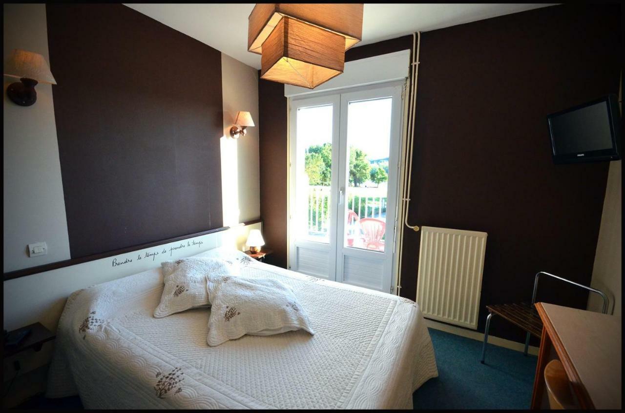 Au Bec Sale La Menitré Exterior foto