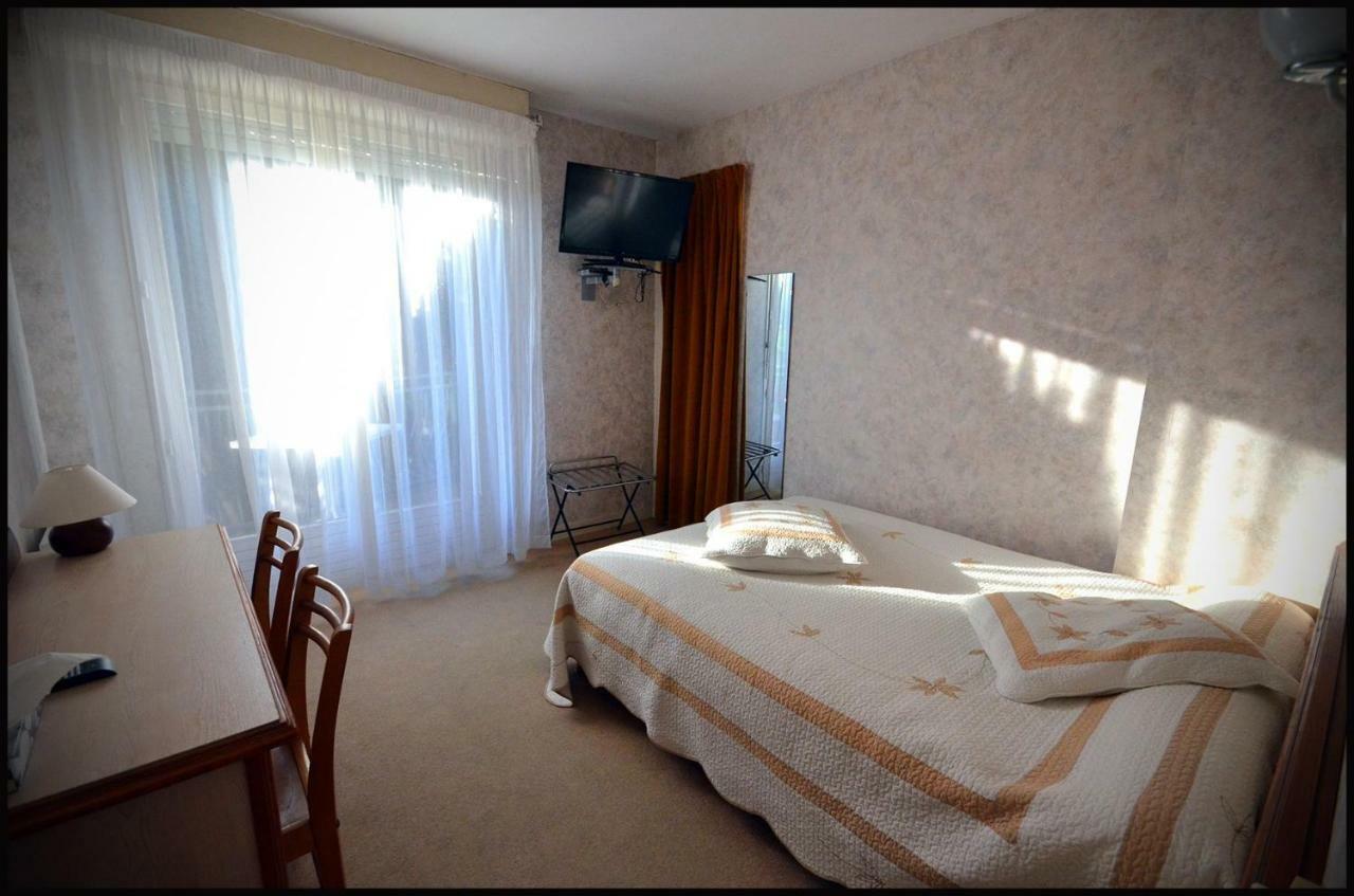 Au Bec Sale La Menitré Exterior foto